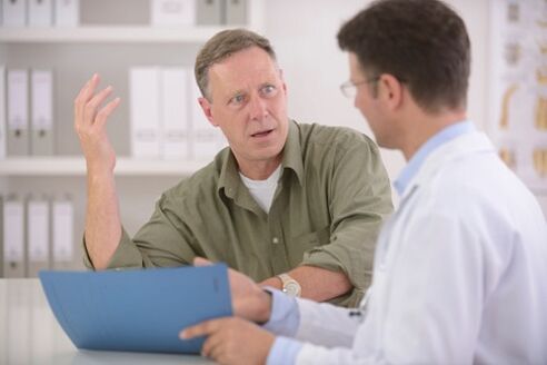 Vaak leert de patiënt pas tijdens een bezoek aan de arts over de aanwezigheid van chronische prostatitis.